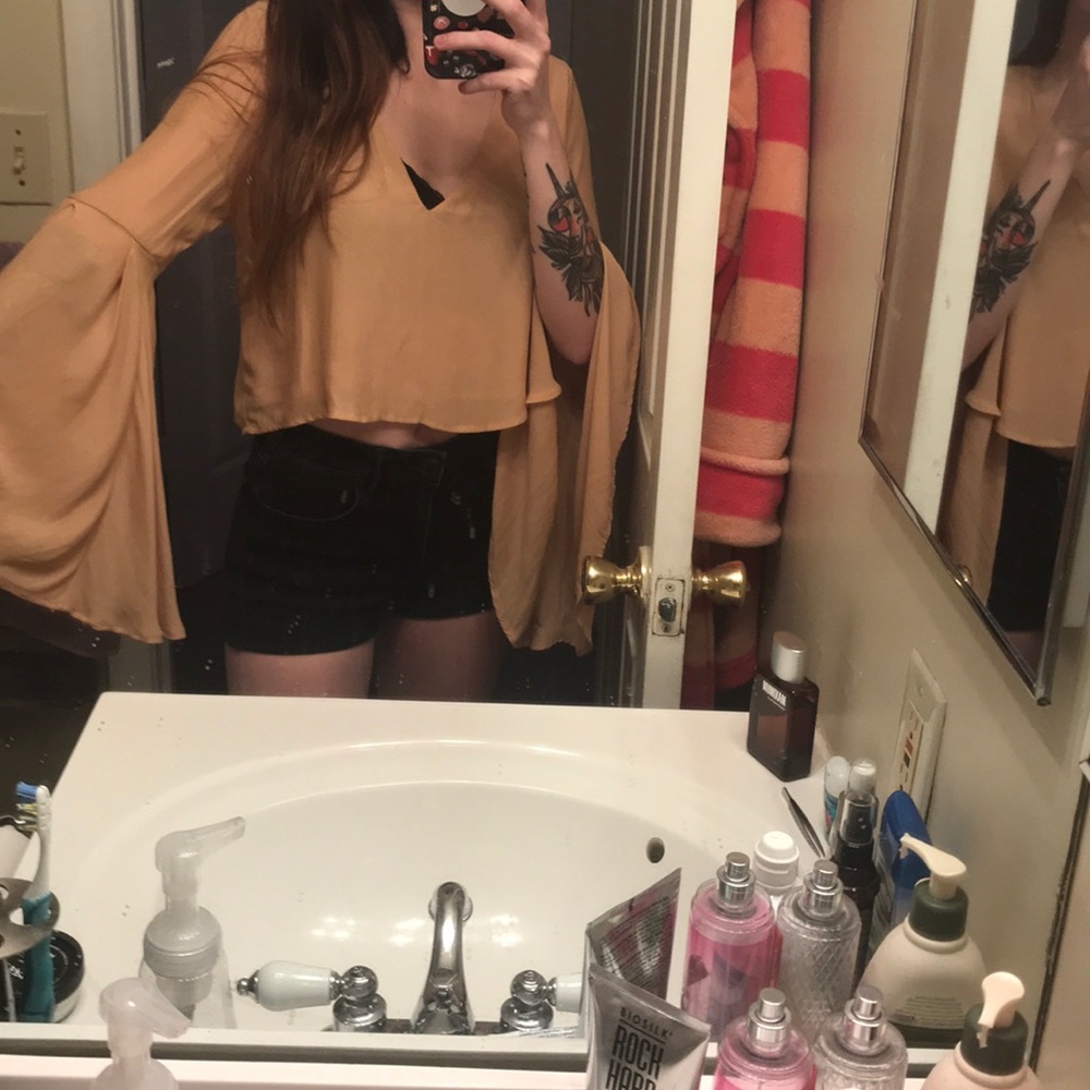 Mustard blouse with the best sleeves